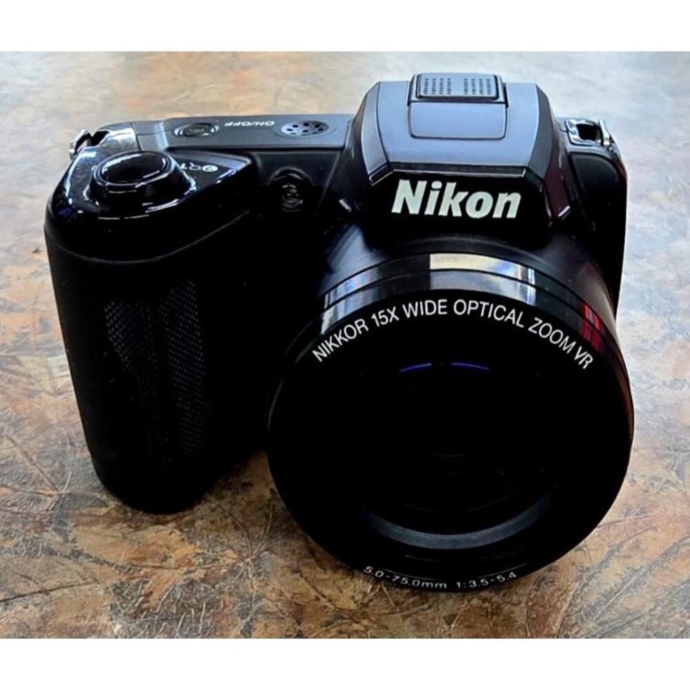 Nikon COOLPIX L105 12.1 MPX Point And Shoot Digital Camera - Picture 4 of 8